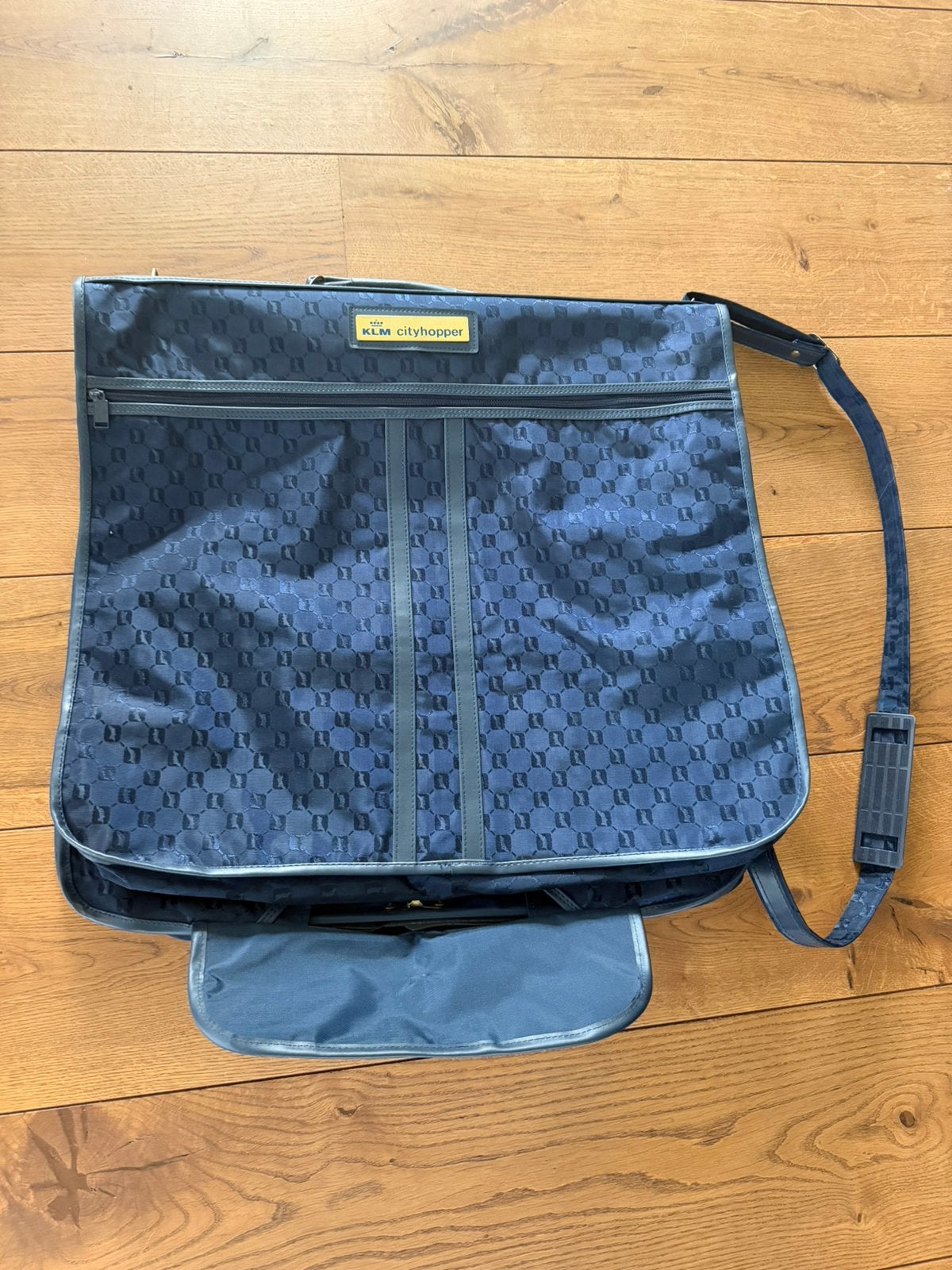 KLM  KLM Cityhopper kledingzak, Sieraden, Tassen en Uiterlijk, Tassen | Reistassen en Weekendtassen, Ophalen, Blauw, 30 cm of meer