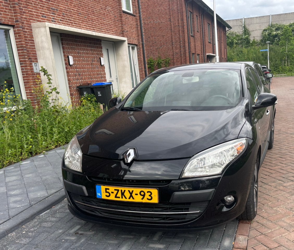 Te koop voor klein bedrag: Renault Mégane Automaat (2011), Auto's, Renault, 4 cilinders, Zwart, 24 km/l, Diesel