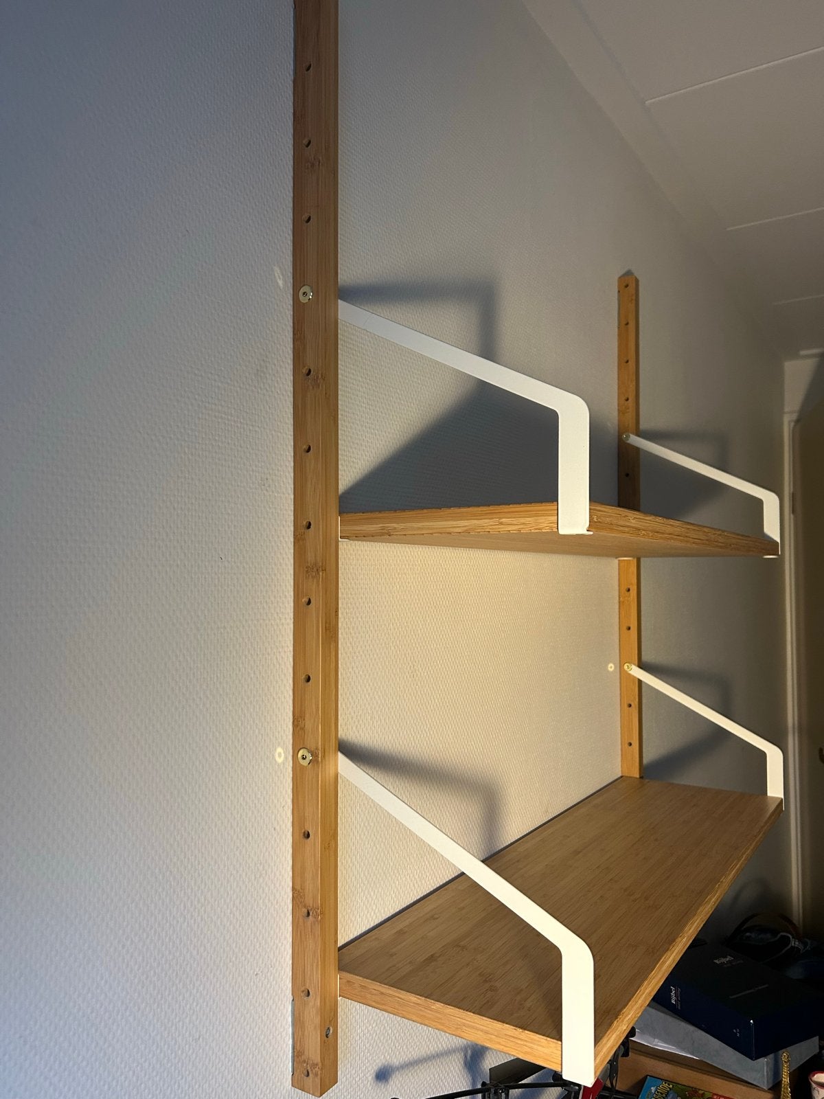 Stijlvolle wandplank met bamboe planken, Met plank(en), Ophalen of Verzenden, Zo goed als nieuw, Minder dan 150 cm