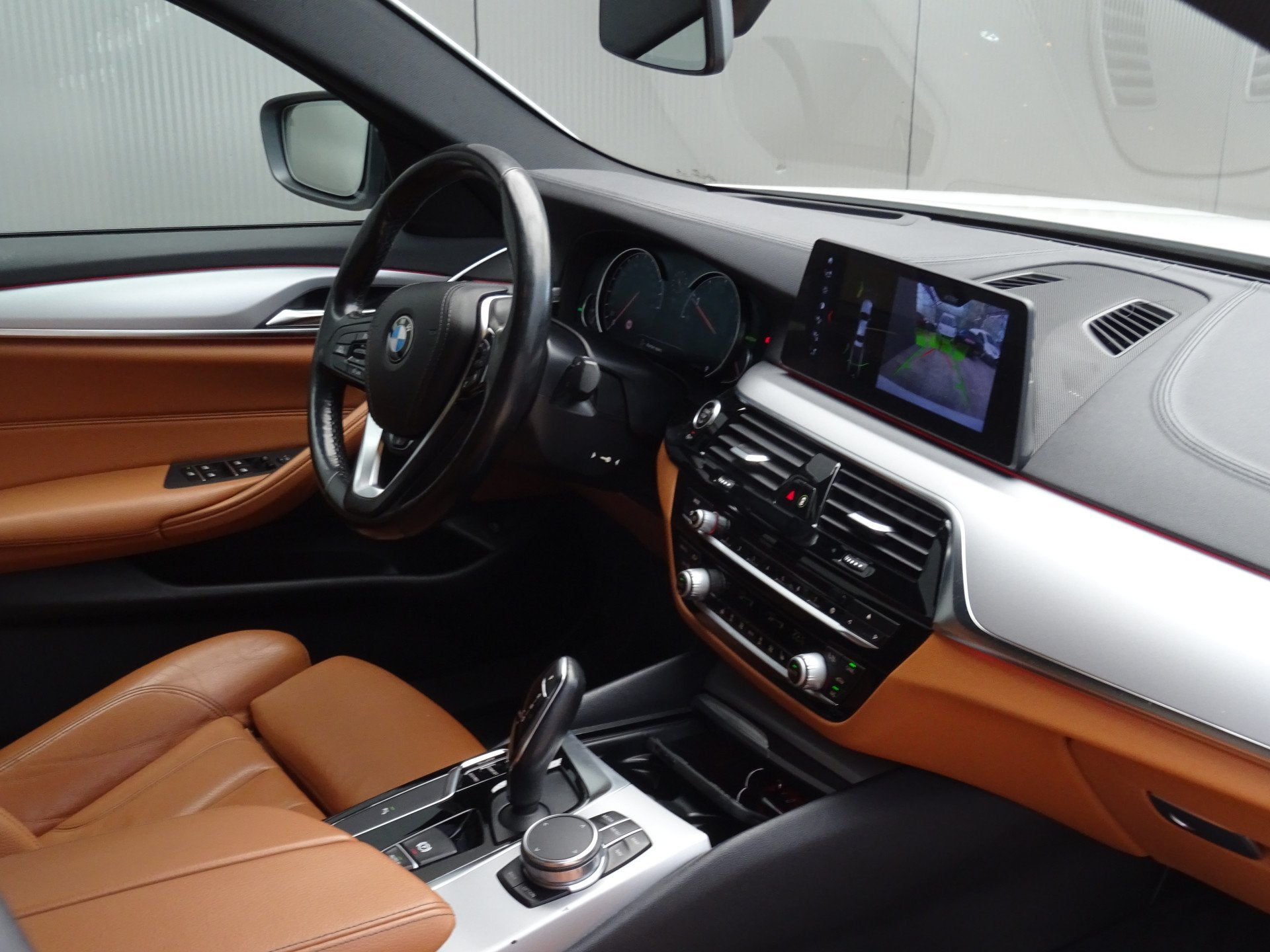 BMW 5 Serie 530i xDrive High Executive * LEER * SFEER * GOED, Auto's, Automaat, 1998 cc, Gebruikt, Euro 6