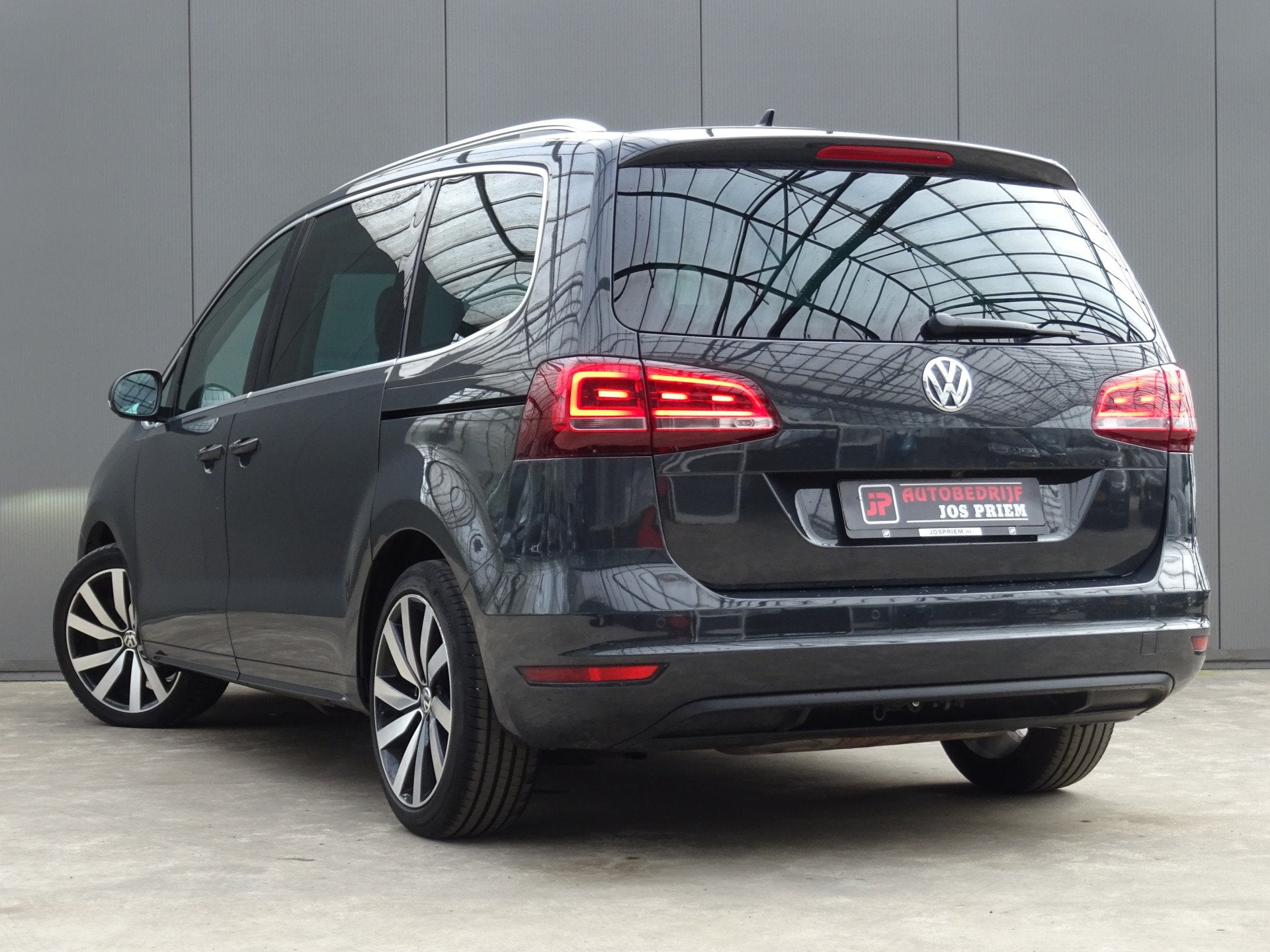Volkswagen Sharan 2.0 TSI Highline * 220 PK * 7 PERS. * LUXE, Auto's, Gebruikt, 1984 cc, 7 stoelen, 102 €/maand
