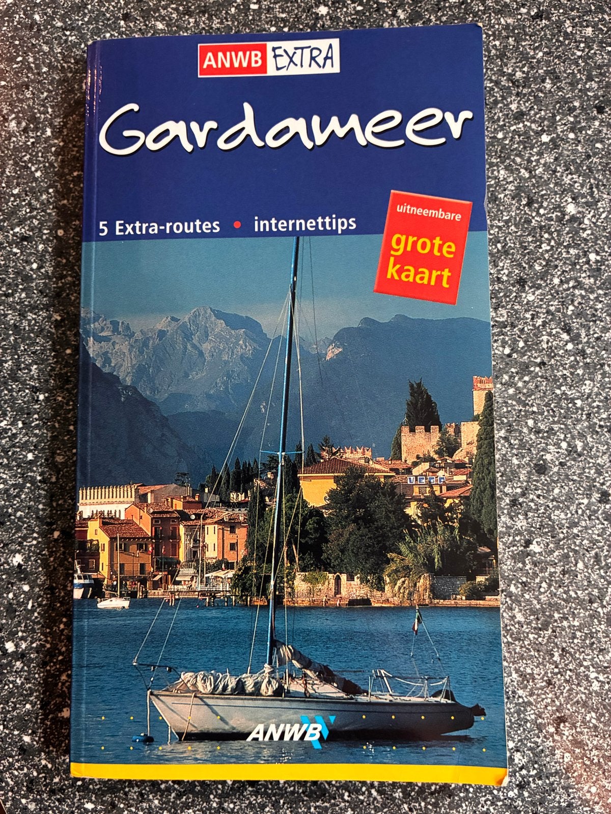 ANWB Extra Gardameer Reisgids - In nette staat, Europa, Ophalen of Verzenden, Zo goed als nieuw, Reisgids of -boek
