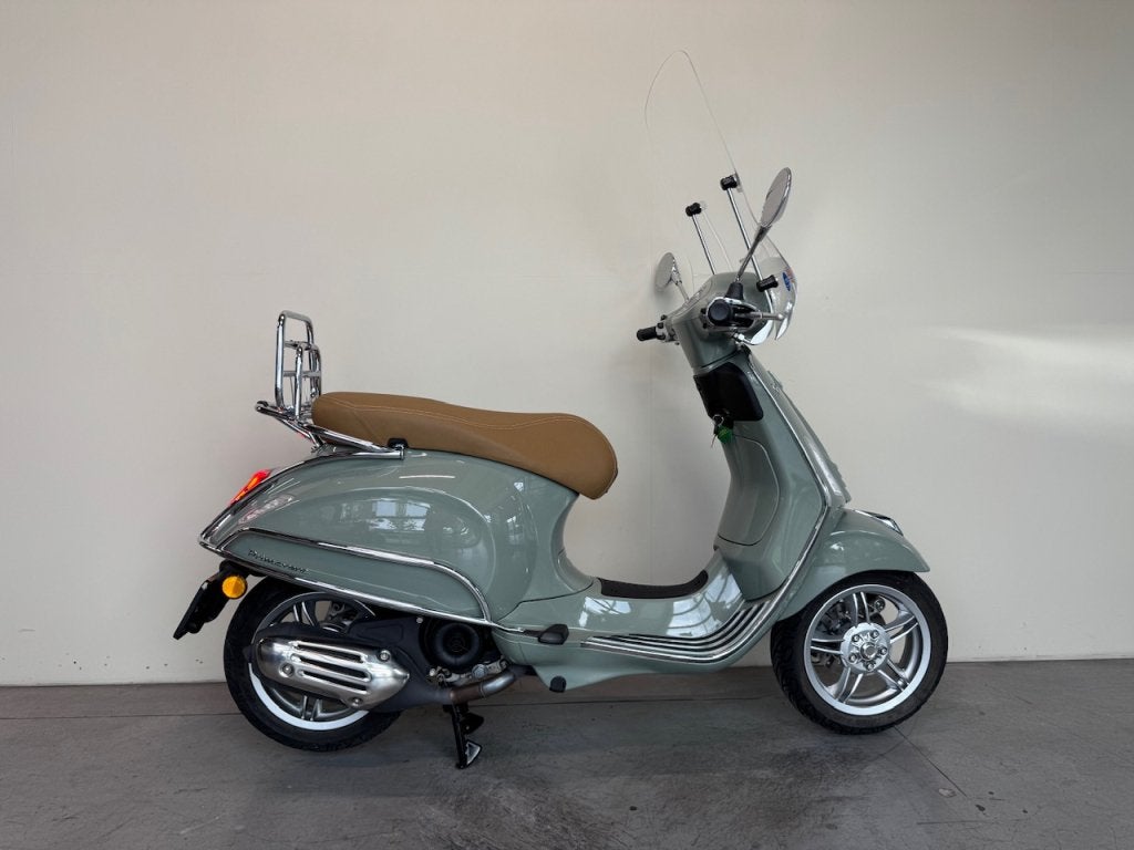Vespa Primavera Misty Pearl Green (custom) NIEUW 0 KM, Fietsen en Brommers, Niet ingevuld, Maximaal 45 km/u, Niet ingevuld, Nieuw