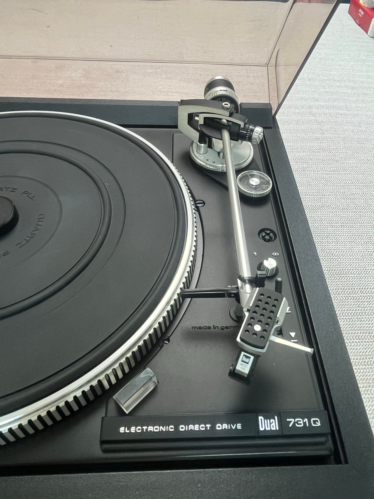 Dual 731Q Platenspeler - Direct Drive Quartz, Ophalen, Pitch-regelaar, Zo goed als nieuw, Platenspeler