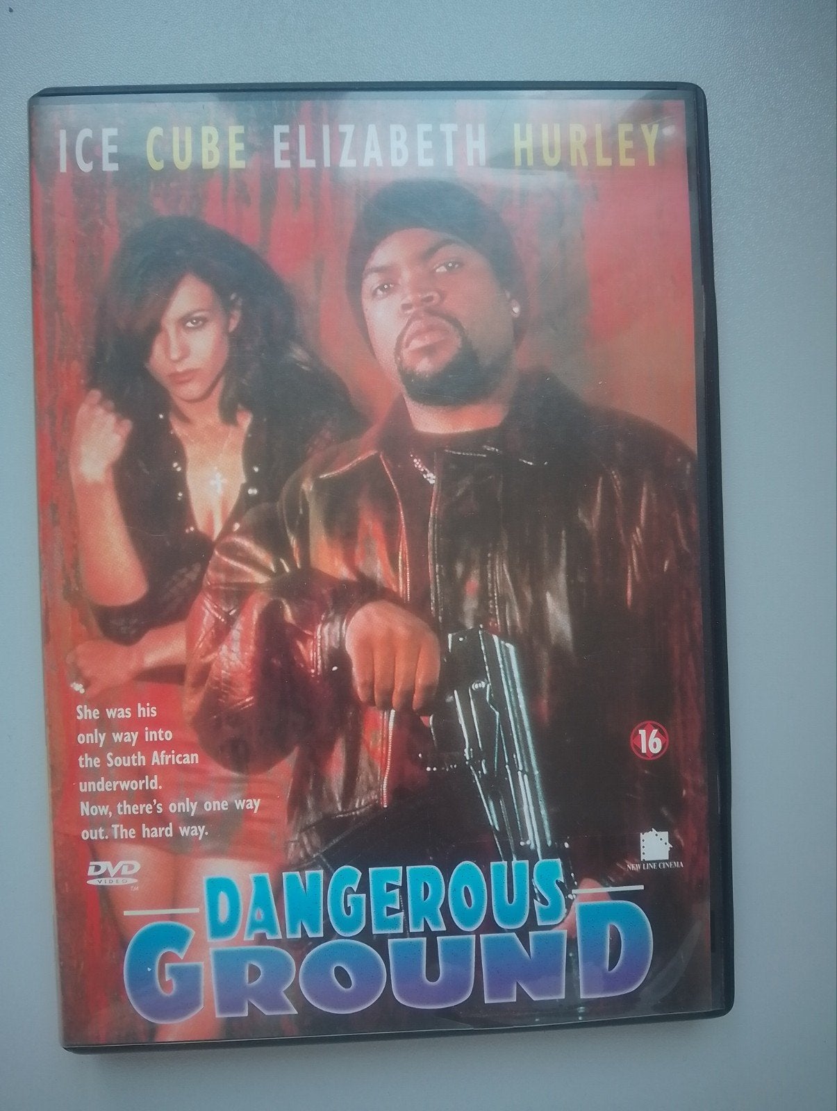 Dangerous Ground DVD - Ice Cube, Elizabeth Hurley, Cd's en Dvd's, Dvd's | Actie, Zo goed als nieuw, Actiethriller, Extra's, Vanaf 16 jaar