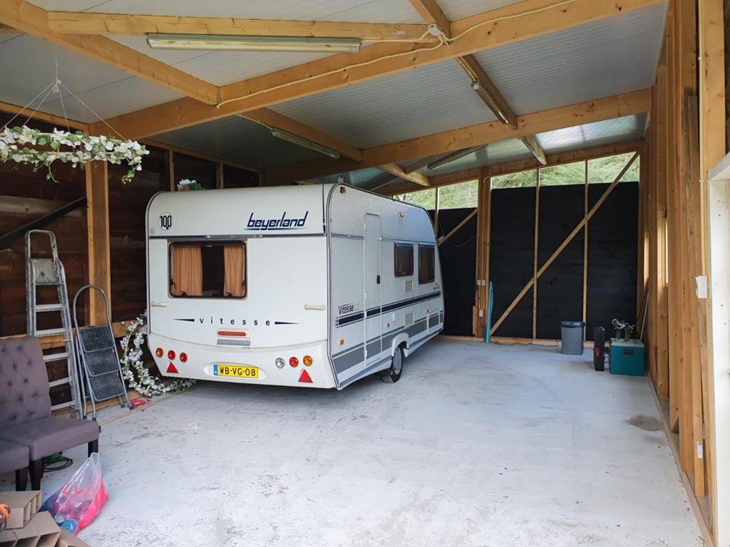Beyerland 440-TMV met mover, voortent, 2x uitbouw, Caravans en Kamperen, Caravans, Vast bed, 750 - 1000 kg, Particulier, Tot en met 4