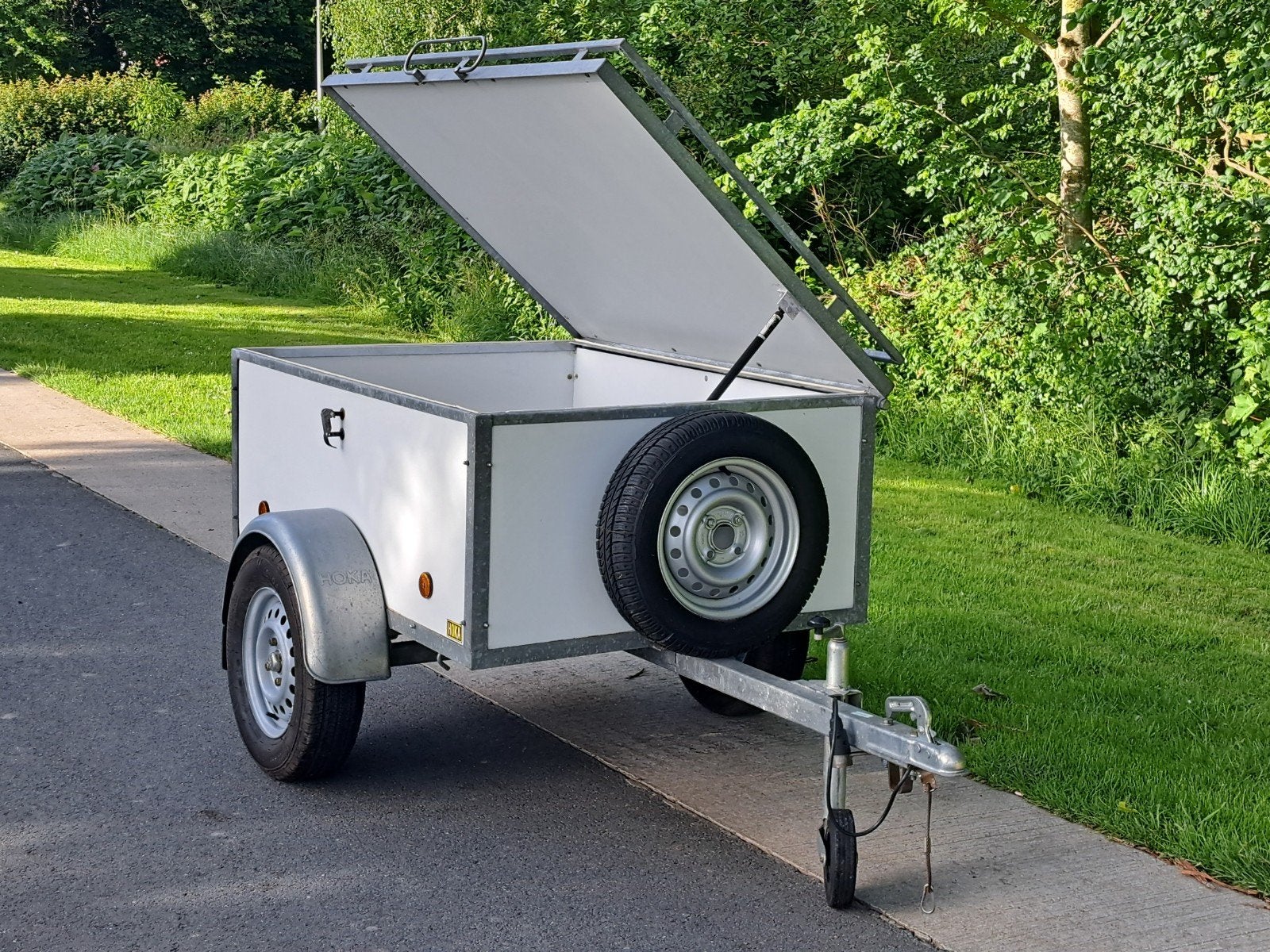 IN NIEUWSTAAT VERKERENDE WITTE HOKA BAGAGEWAGEN€ 725, Auto diversen, Aanhangers en Bagagewagens, Ophalen, Zo goed als nieuw