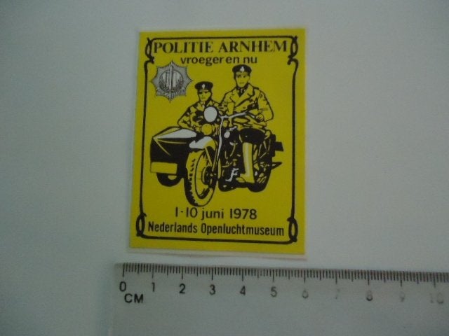 sticker oud 1978 POLITIE Arnhem zijspan motorfiets strip ret, Verzenden, Zo goed als nieuw, Bedrijf of Vereniging