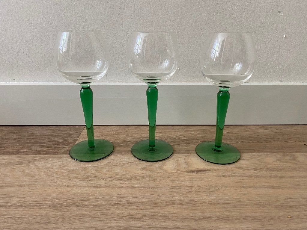 Drie wijnglazen groene voet, Verzamelen, Glas en Borrelglaasjes, Ophalen of Verzenden, Gebruikt, Overige typen