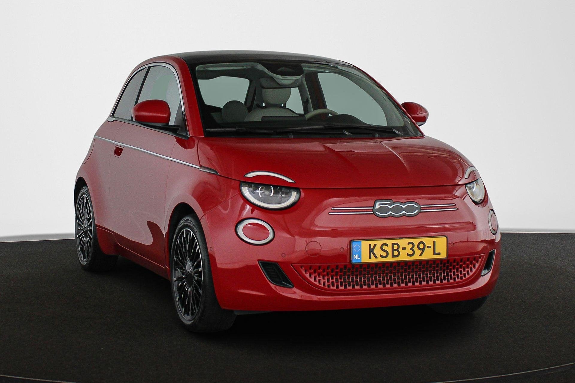 Fiat 500e La Prima 42 kWh Pano Leder Stoelverwarming JBL Cam, Gebruikt, 118 pk, 4 stoelen, Automatische klimaatregeling