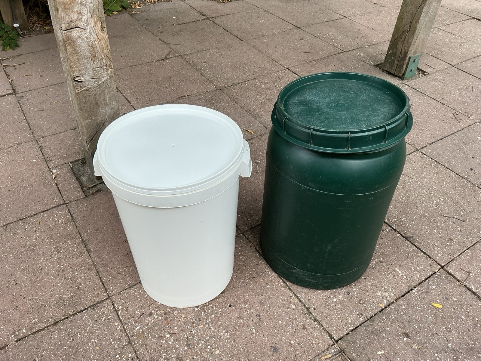 Voerton voertonnen, Ophalen, Gebruikt, Kunststof, Met deksel