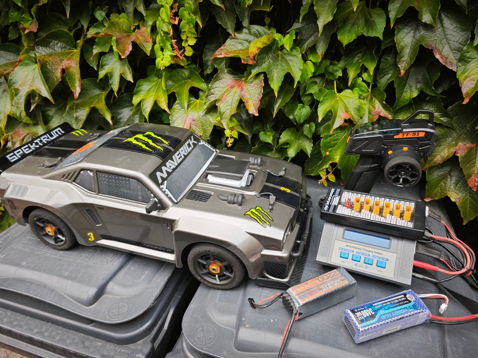 HPI Maverick RC auto compleet met lader en 2 accu's, Gebruikt, Auto onroad, RTR (Ready to Run), Schaal 1:8