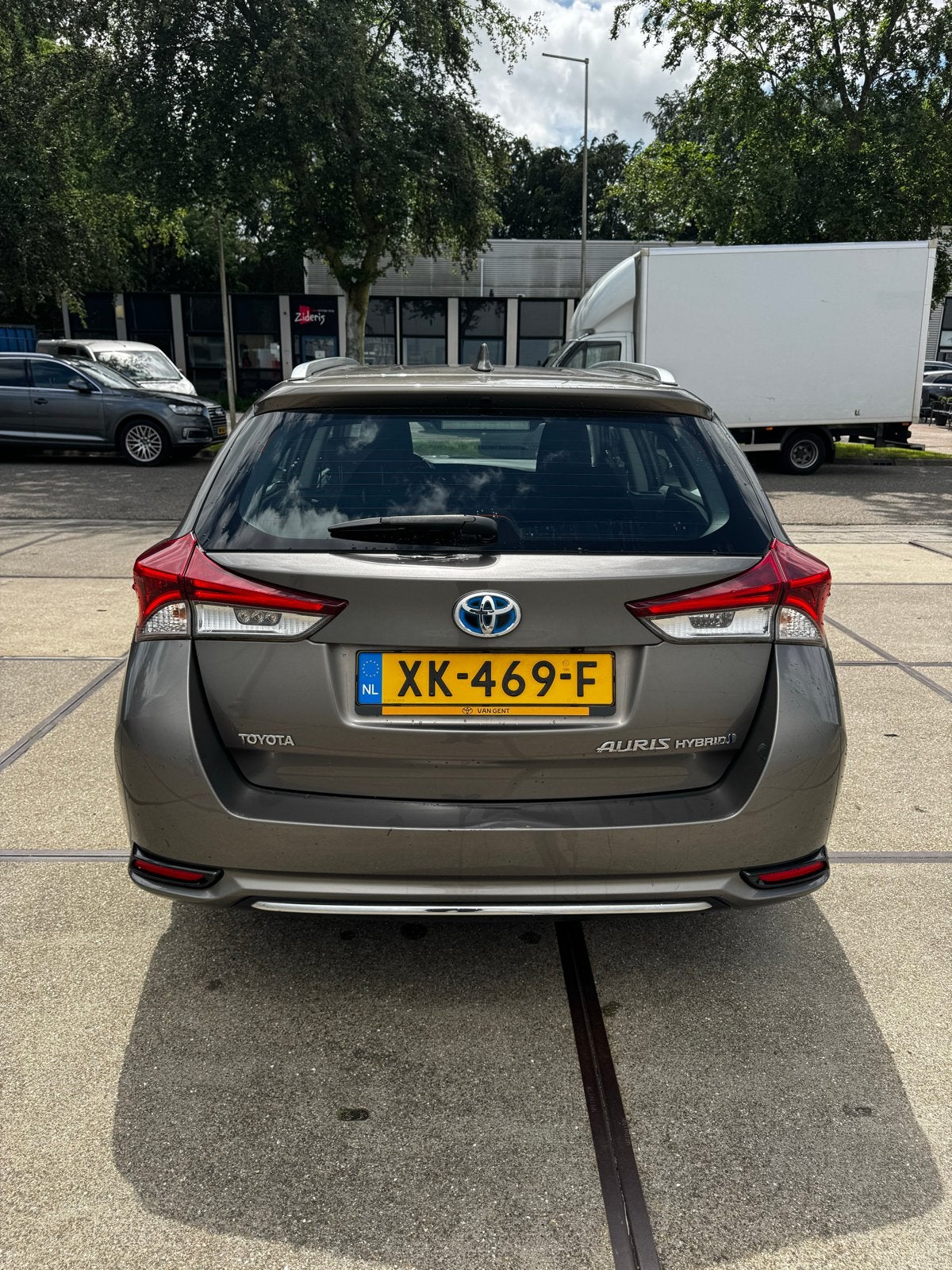 Toyota Auris 1.8 Hybrid Touring Sports CVT 2017 Grijs, Auto's, 28 km/l, Stationwagon, Te koop, Volledig hybride