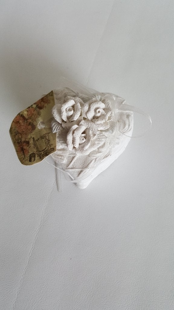 Brocant wit hart doosje met deksel en rozen decoratie, Ophalen