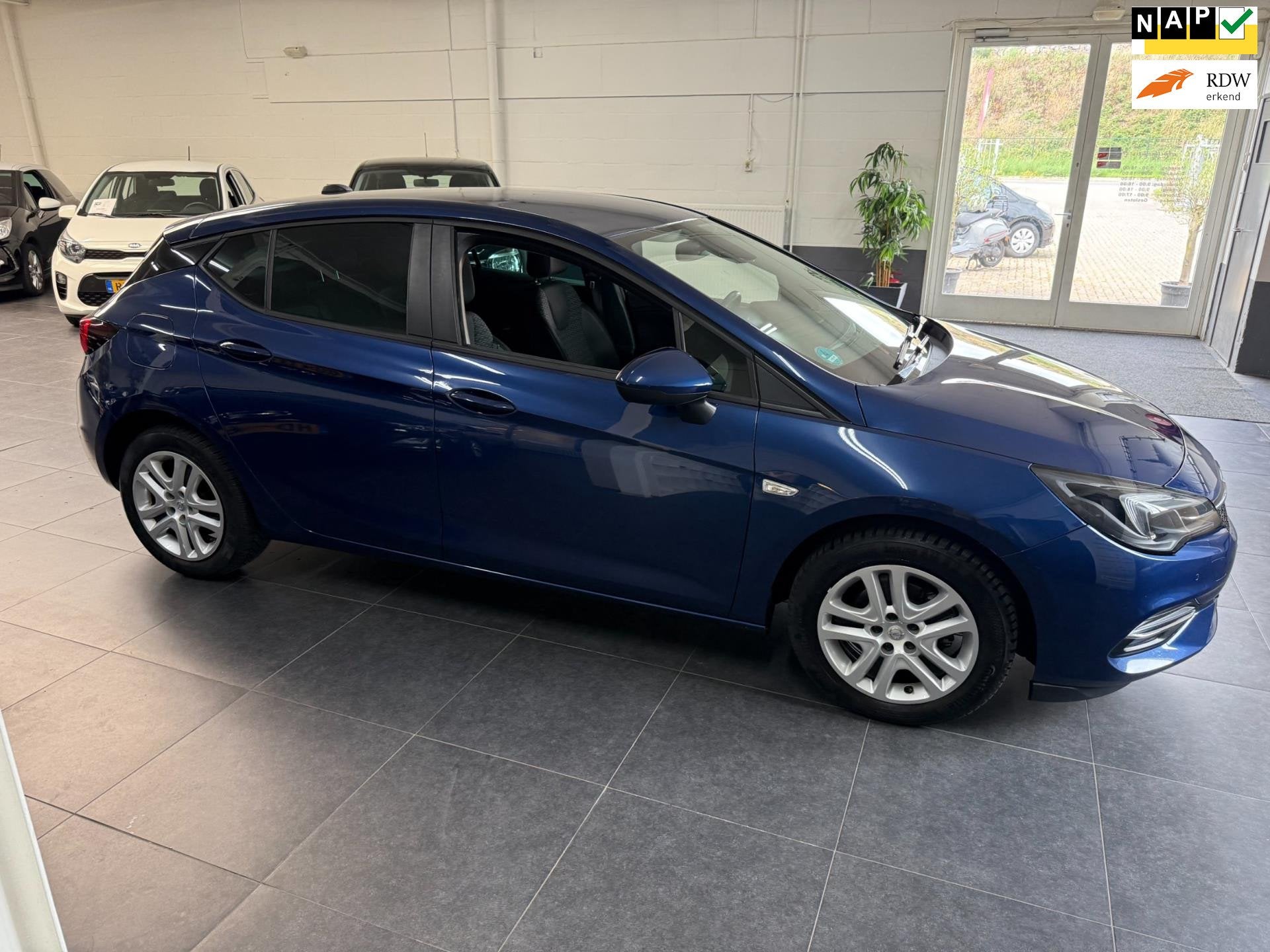 Opel Astra 1.2 Business Executive, Voorwielaandrijving, 1350 kg, Stof, Gebruikt