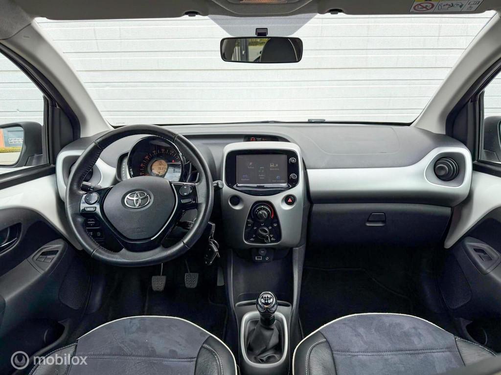 Toyota Aygo 1.0 VVT-i x-sport cruise Carplay Camera Leder, Auto's, Toyota, Voorwielaandrijving, Gebruikt, Euro 6, 4 stoelen