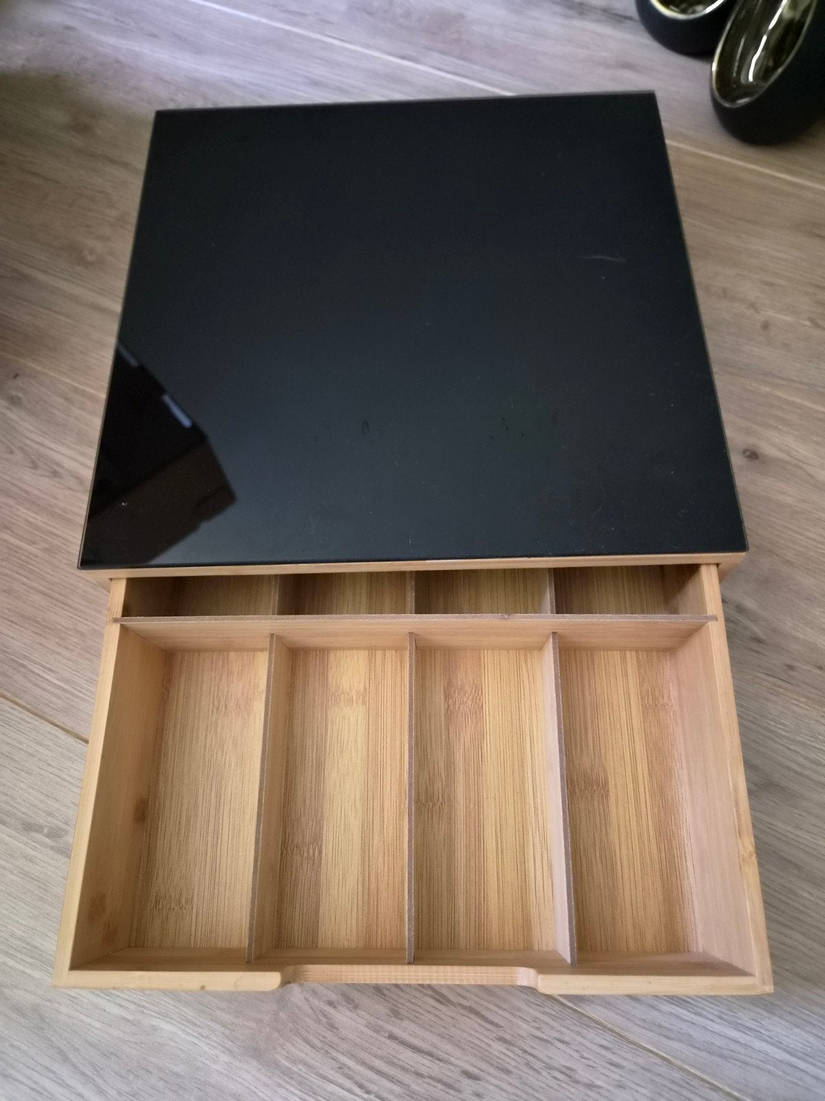 Nespresso cupjes houder bamboe met zwart glazen blad, Ophalen of Verzenden, Zwart, Glas, Overige typen