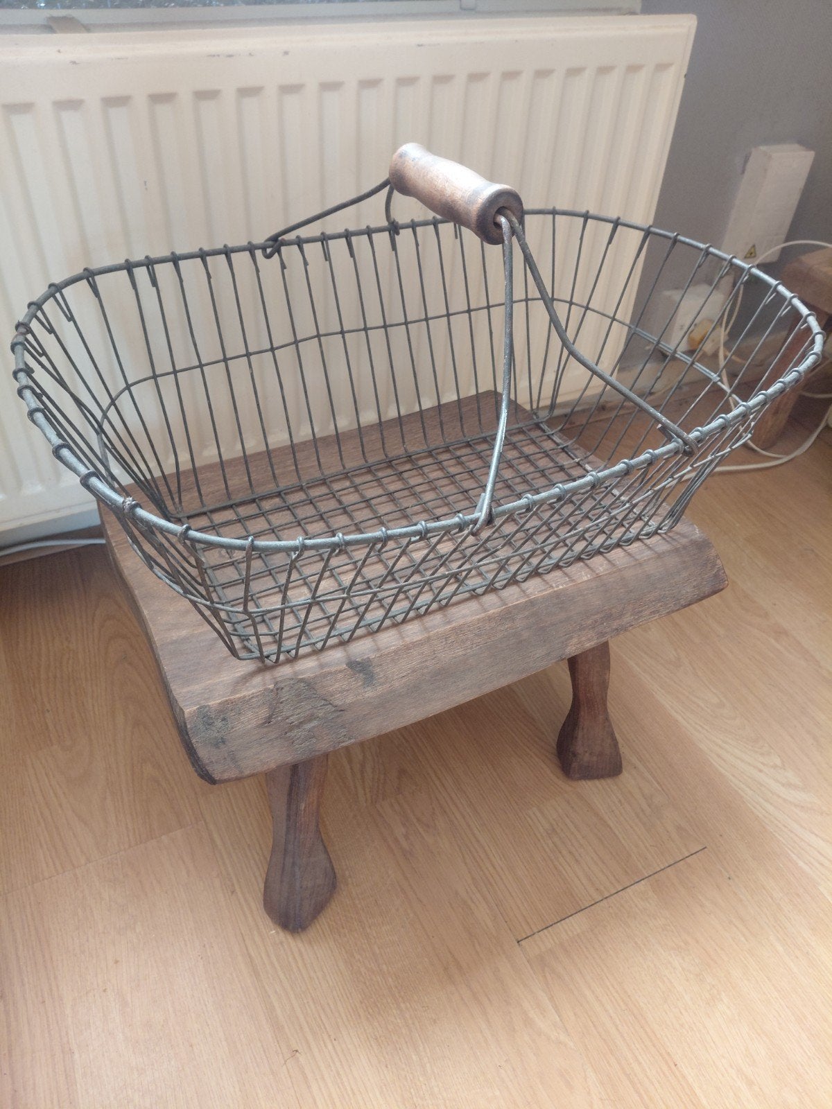 Oude brocante plukmand draadmand, Ophalen