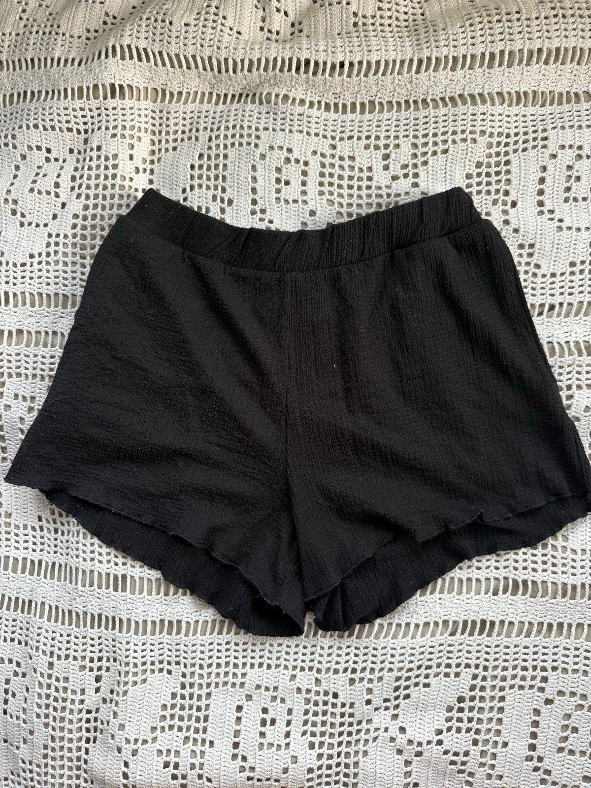 Monki Zwart Short Maat M, Maat 38/40 (M), Kort, Zwart, Ophalen of Verzenden