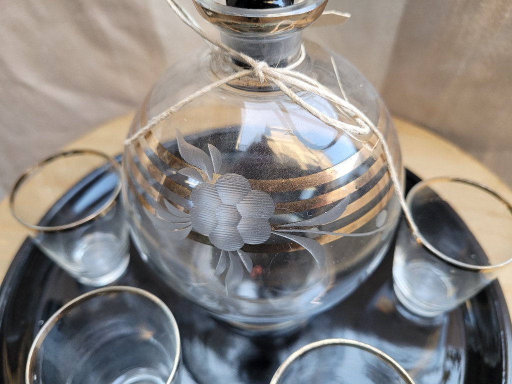 Art Deco likeurkaraf met 4 glaasjes op onderblaadje, Ophalen