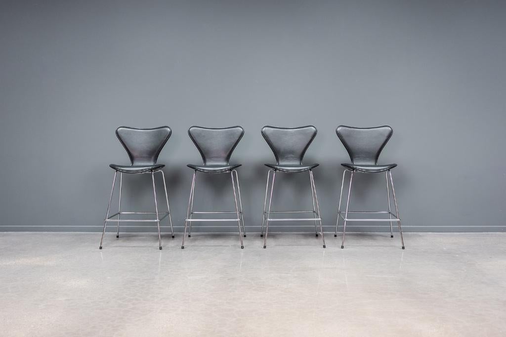 Serie 5 barstool, Huis en Inrichting, Barkrukken, 1 kruk, Ophalen of Verzenden, 60 tot 90 cm