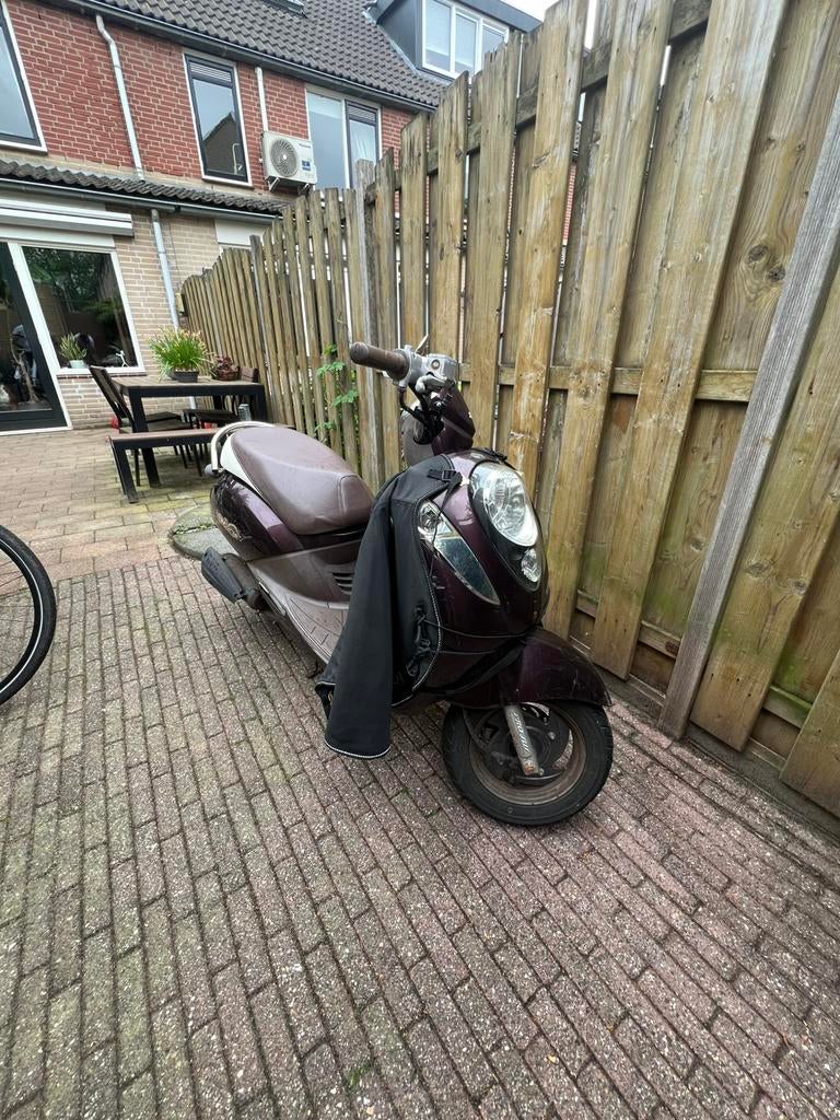 Sym mio, geen sleutel wel op naam., Fietsen en Brommers, Ophalen, Zo goed als nieuw, Benzine, Mio
