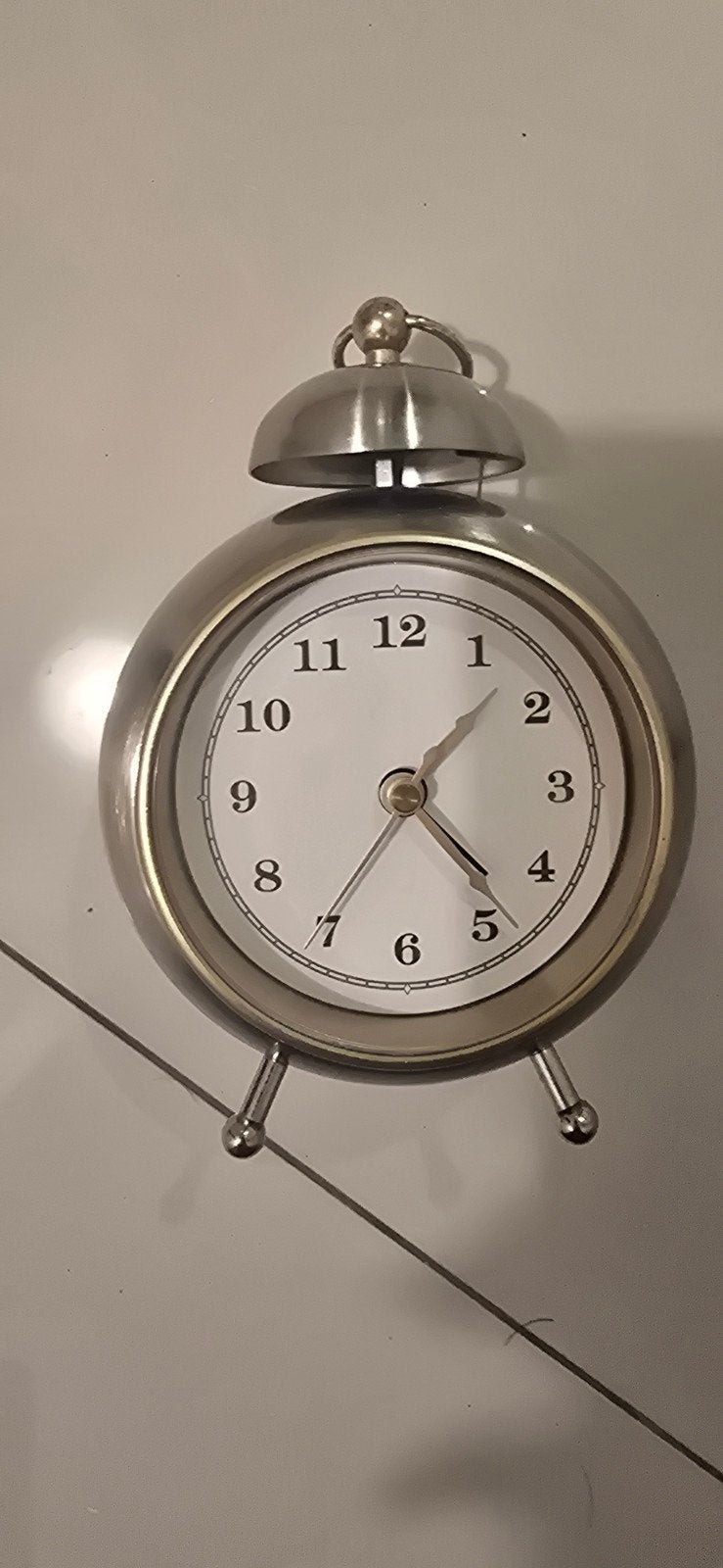Zilvlerkleurige Wekker met Analoge Weergave, Ophalen of Verzenden