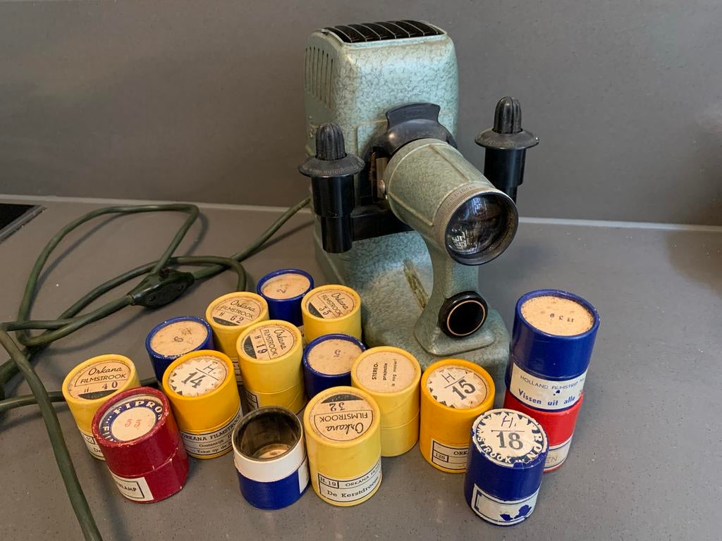 Vintage Liesegang filmprojector met 15 filmpjes, Ophalen, Niet werkend