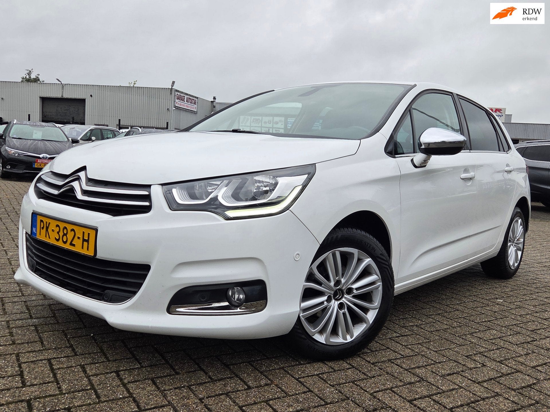 Citroen C4 1.2 PureTech Feel Collection/NIEUW DISTRIEM/DEALE, Auto's, Dealer onderhouden, Gebruikt, Euro 6, 1199 cc