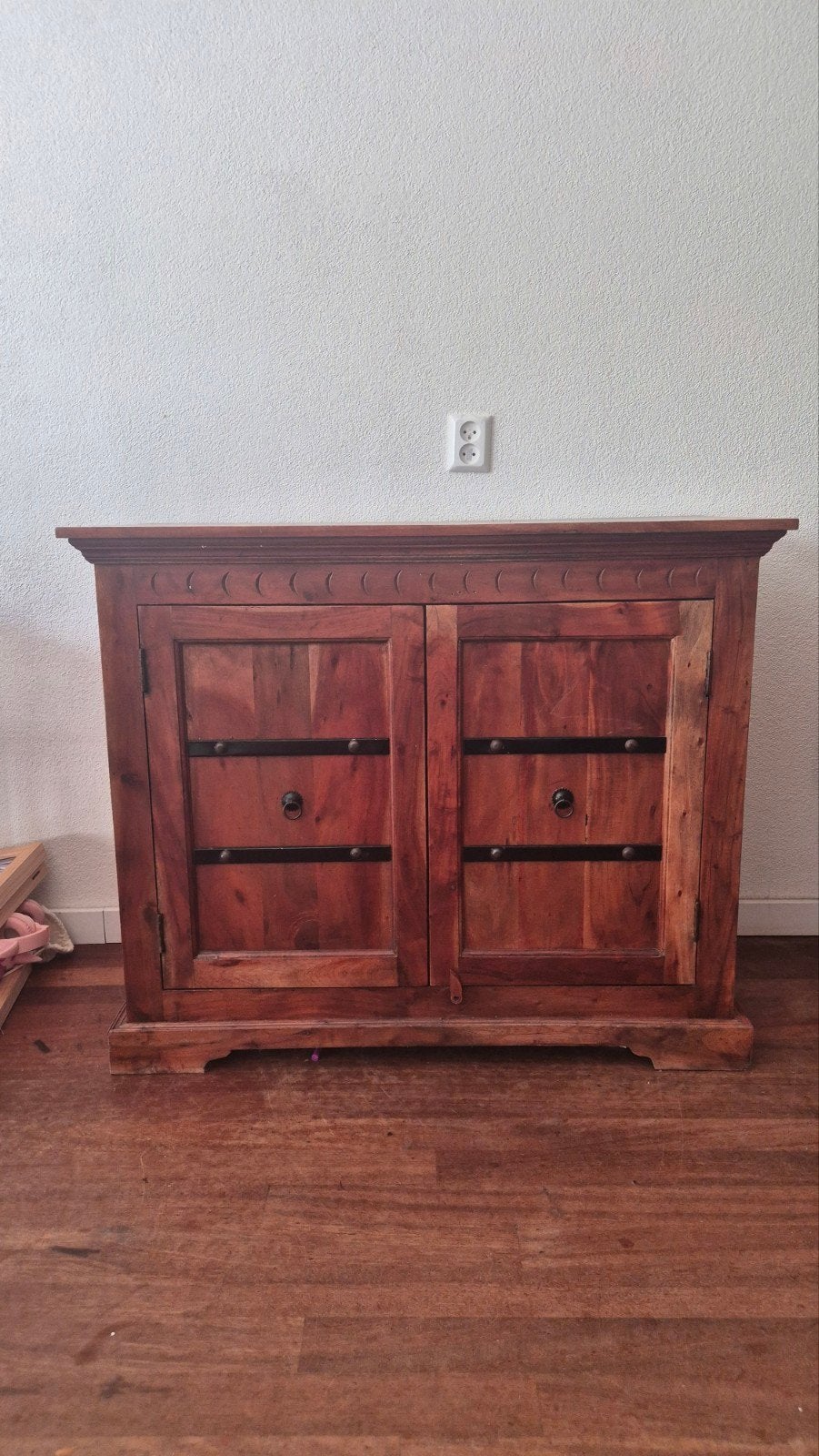 Antiek dressoir van massief acaciahout, Ophalen