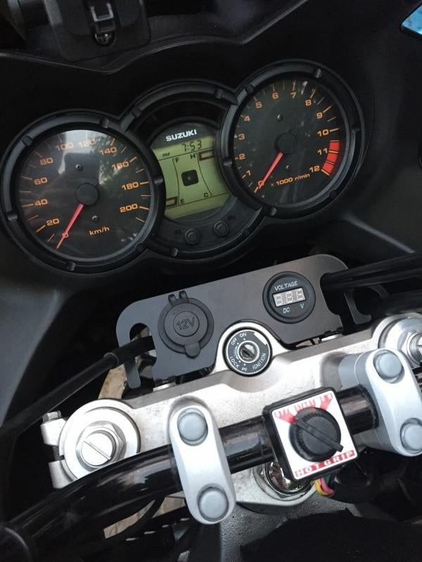 12V aansluiting met Voltmeter DL 1000 DL 650 V-Strom Suzuki, Verzenden, Nieuw