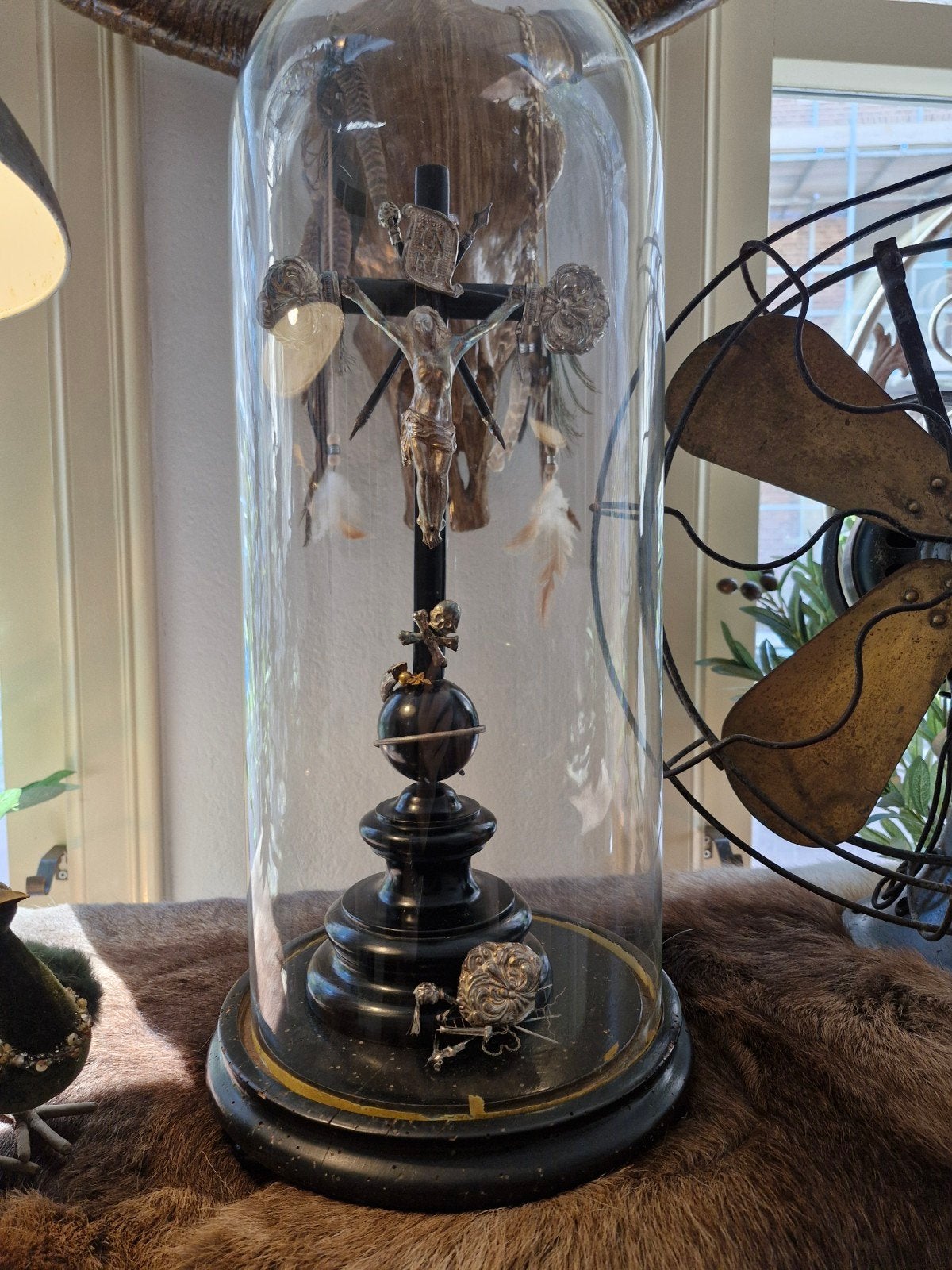 Antiek Kruisbeeld in Glazen Stolp - Religieuze Kunst, Ophalen