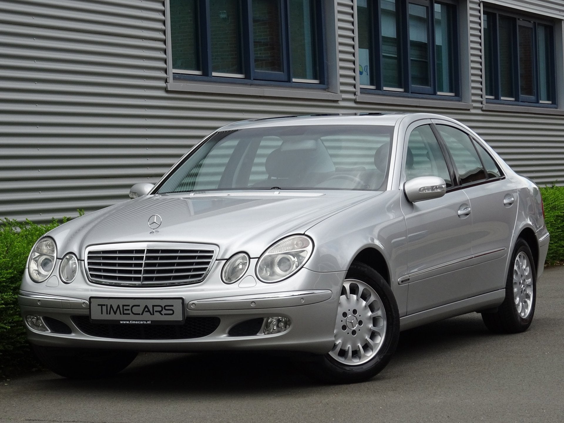 Mercedes-Benz E-klasse E 240 Elegance Automaat Youngtimer, Auto's, Automaat, Achterwielaandrijving, Gebruikt, Zwart