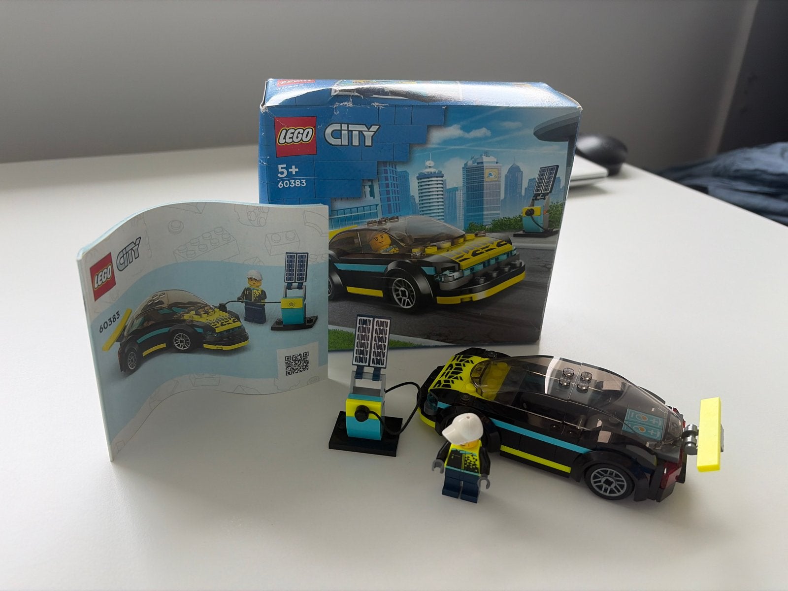 LEGO City 60283 Elektrische Sportwagen met Oplaadpunt, Kinderen en Baby's, Ophalen, Zo goed als nieuw