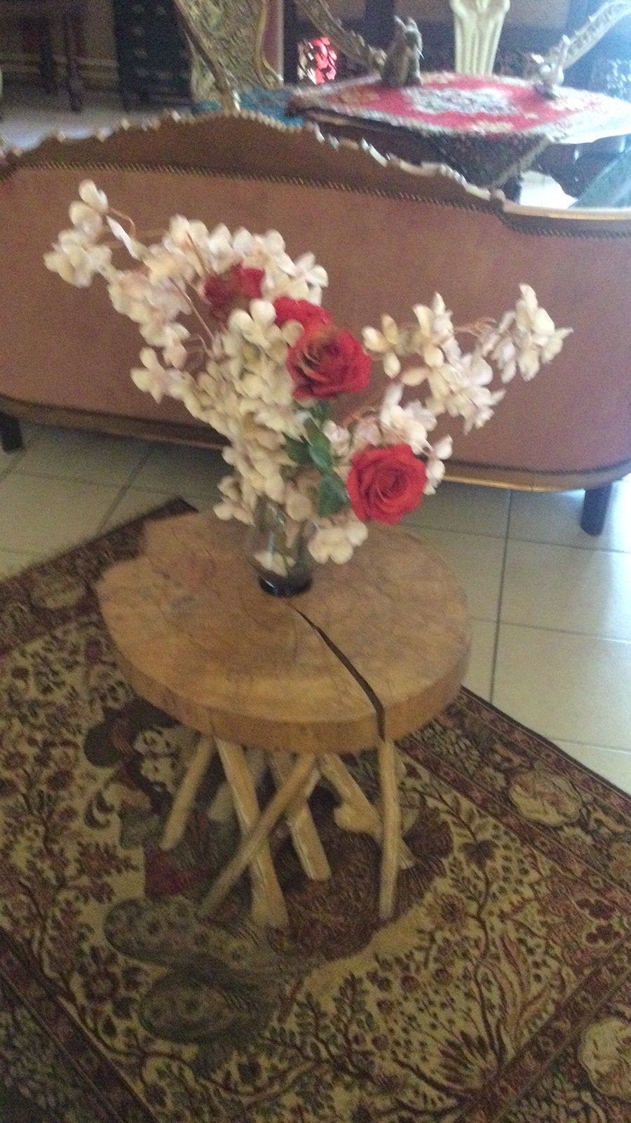 Boom stam tafel rondom 50 cm met zijdenbloemen, Ophalen of Verzenden, Zo goed als nieuw
