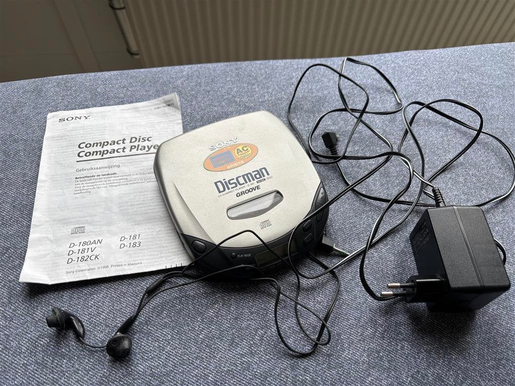 Sony Discman D-181 Groove met accessoires, Ophalen of Verzenden, Discman