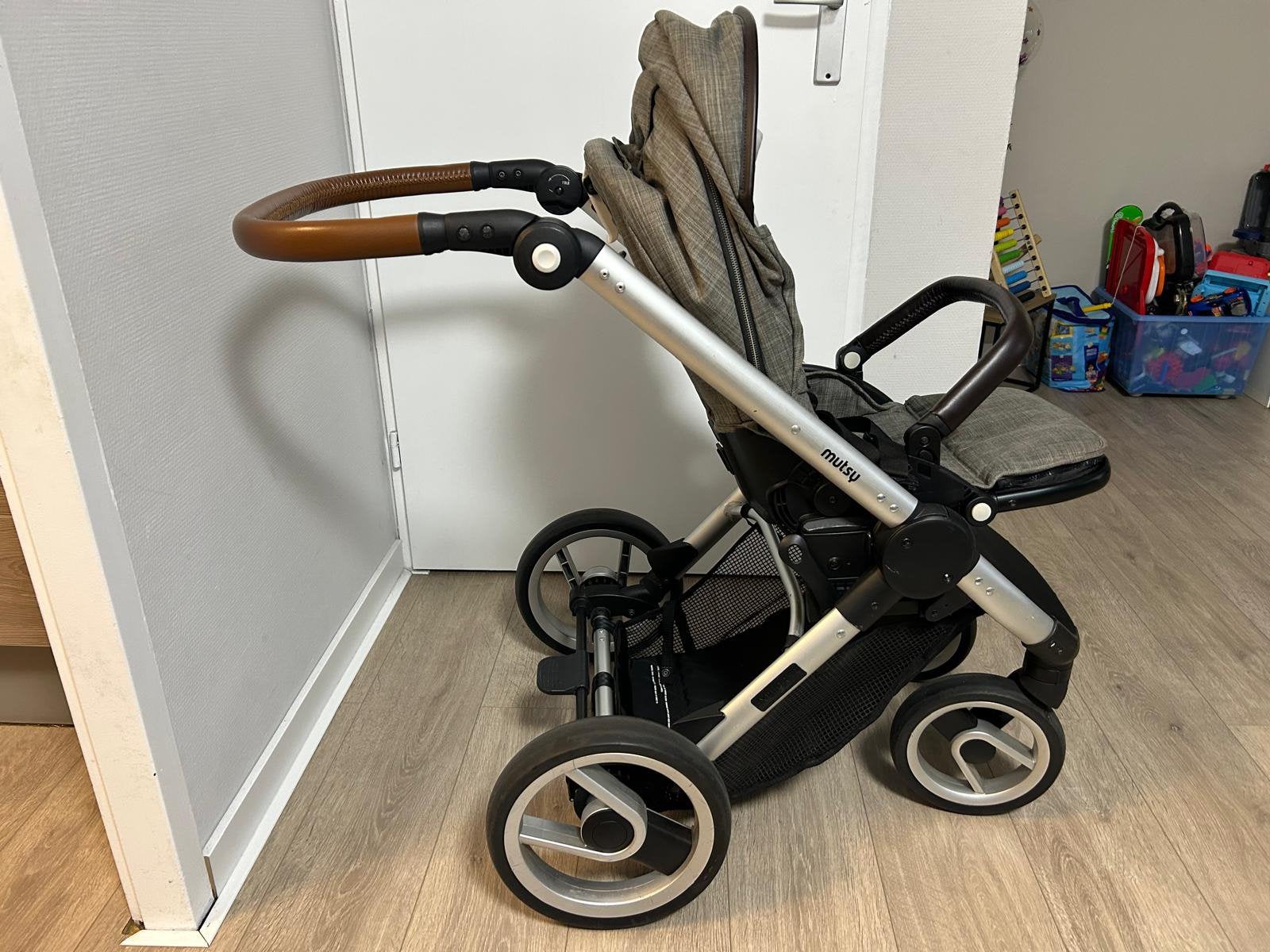 Mutsy Kinderwagen met maxicosi, Ophalen of Verzenden, Zo goed als nieuw, Mutsy