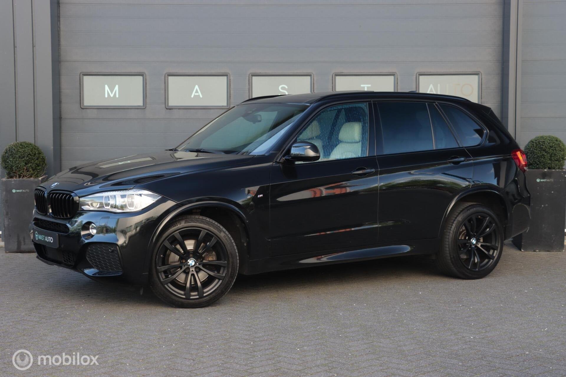 BMW X5 40d 7p|M-Sport|Pano|Hud|360|Trekhaak|Softclose|Keyles, Auto's, Gebruikt, 2993 cc, 7 stoelen, Zwart