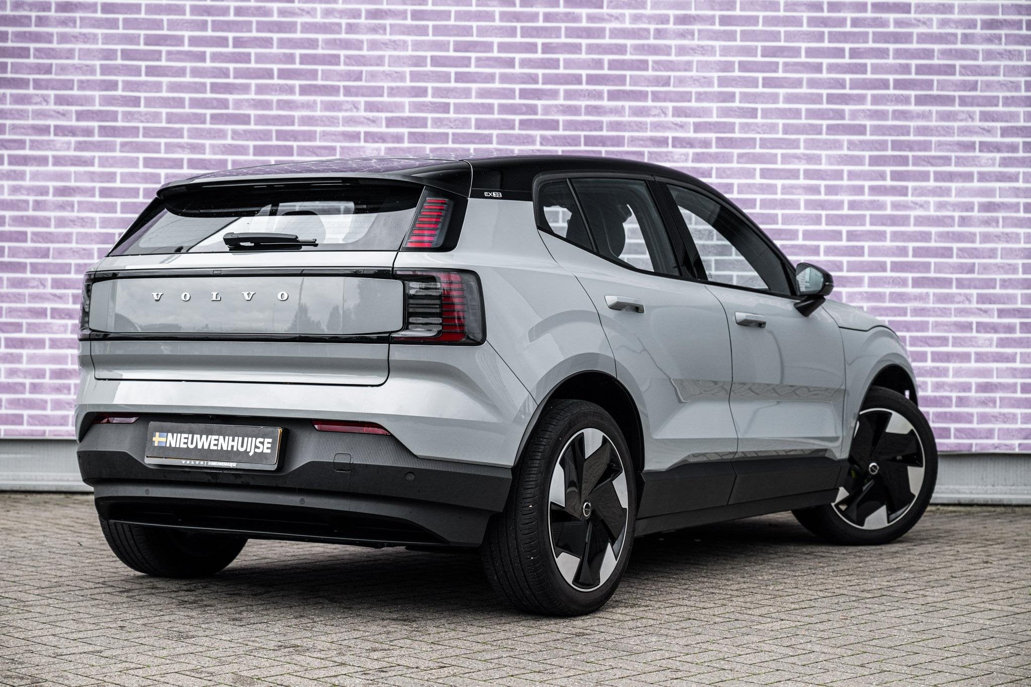 Volvo EX30 Single Motor Extended Range Plus 69 kWh | Stoel e, Achterwielaandrijving, Gebruikt, Leder en Stof, Origineel Nederlands