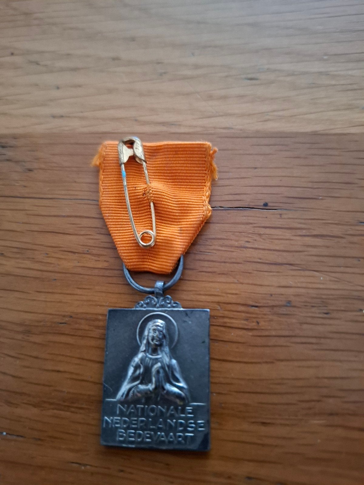 Vintage Katholieke Lourdes Medaille, Ophalen of Verzenden, Overige materialen