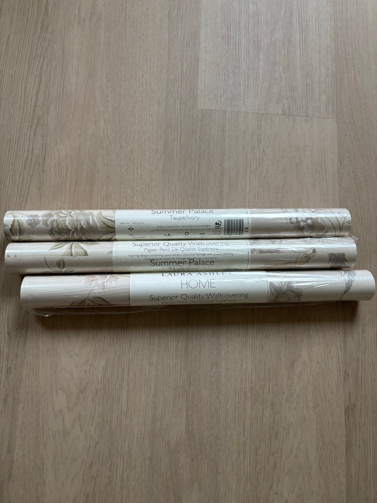 3 rollen Laura Ashley Summer Palace behang taupe/ivory, Huis en Inrichting, Stoffering | Behang, Bloemen, Overige merken, Beige