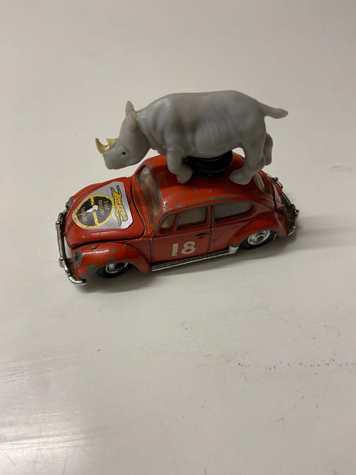 Safari narobi kever met neushoorn, Antiek en Kunst, Ophalen of Verzenden
