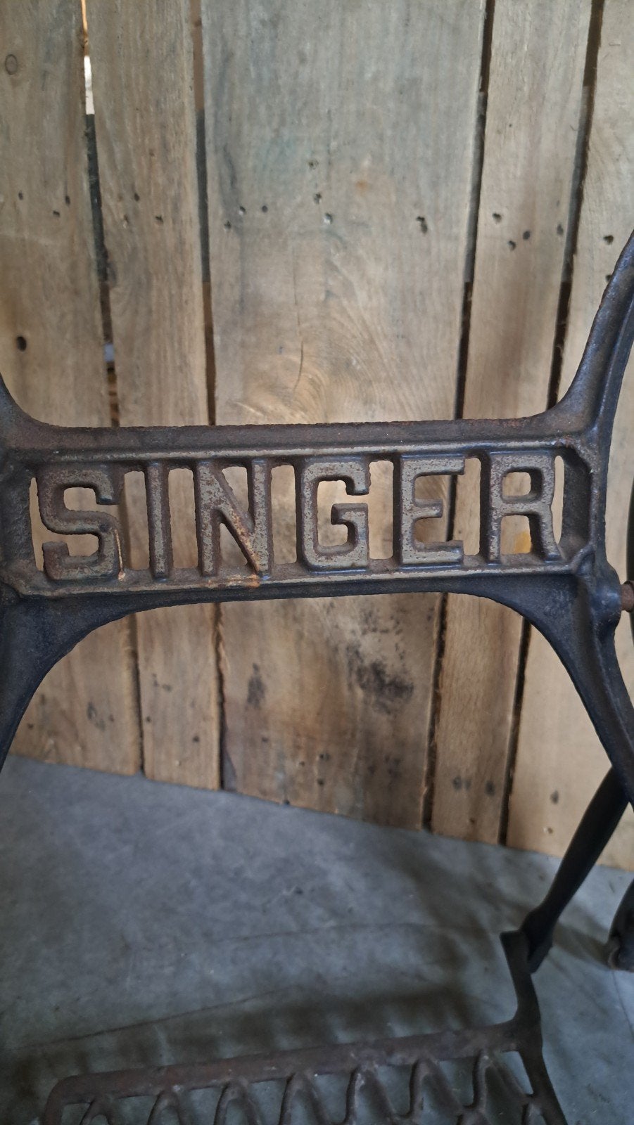 Singer naaimachine onderstel, Ophalen