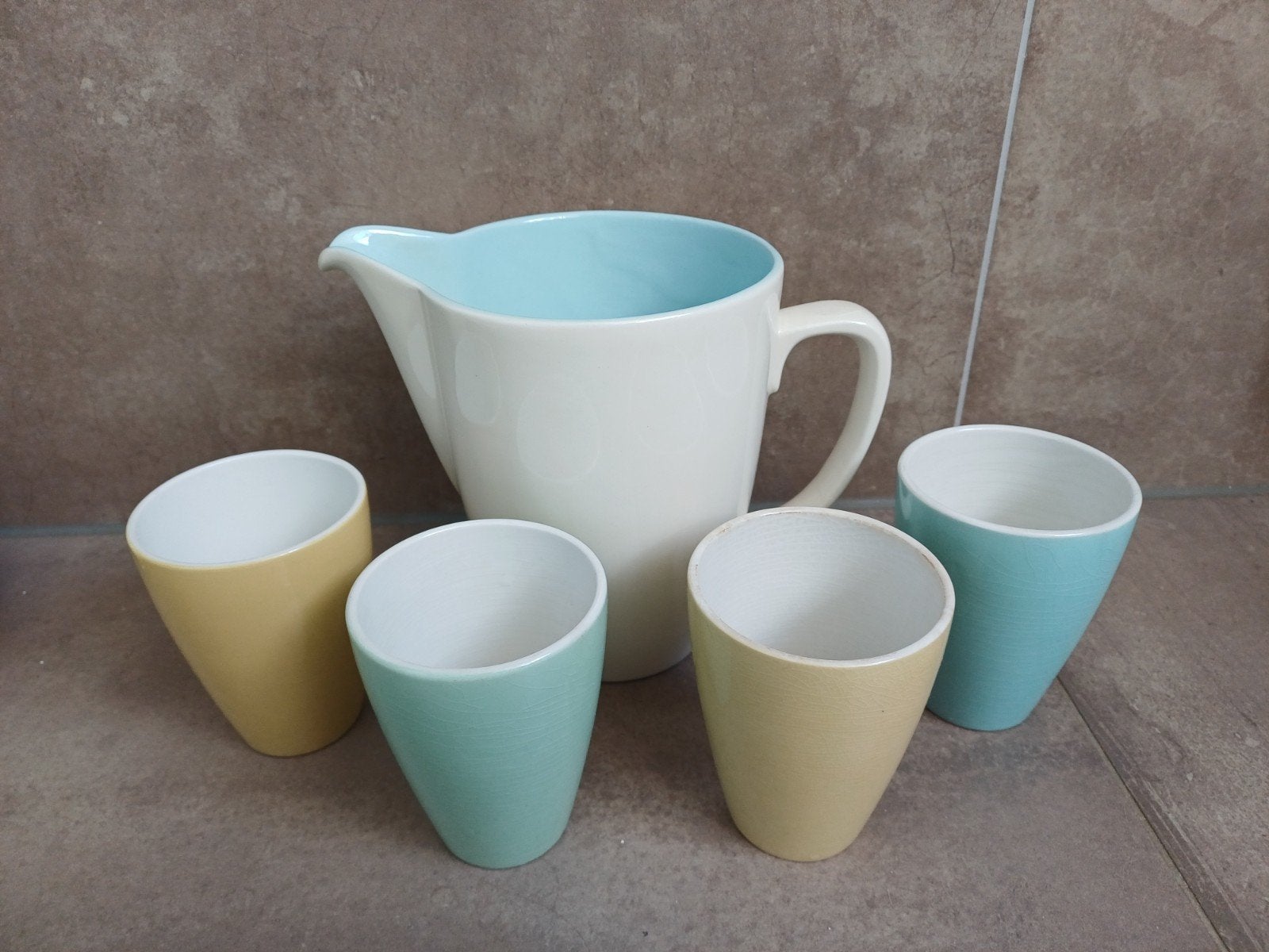 Petrus Regout melkkan met 4 bekers - pastelkleuren, Antiek en Kunst, Ophalen of Verzenden