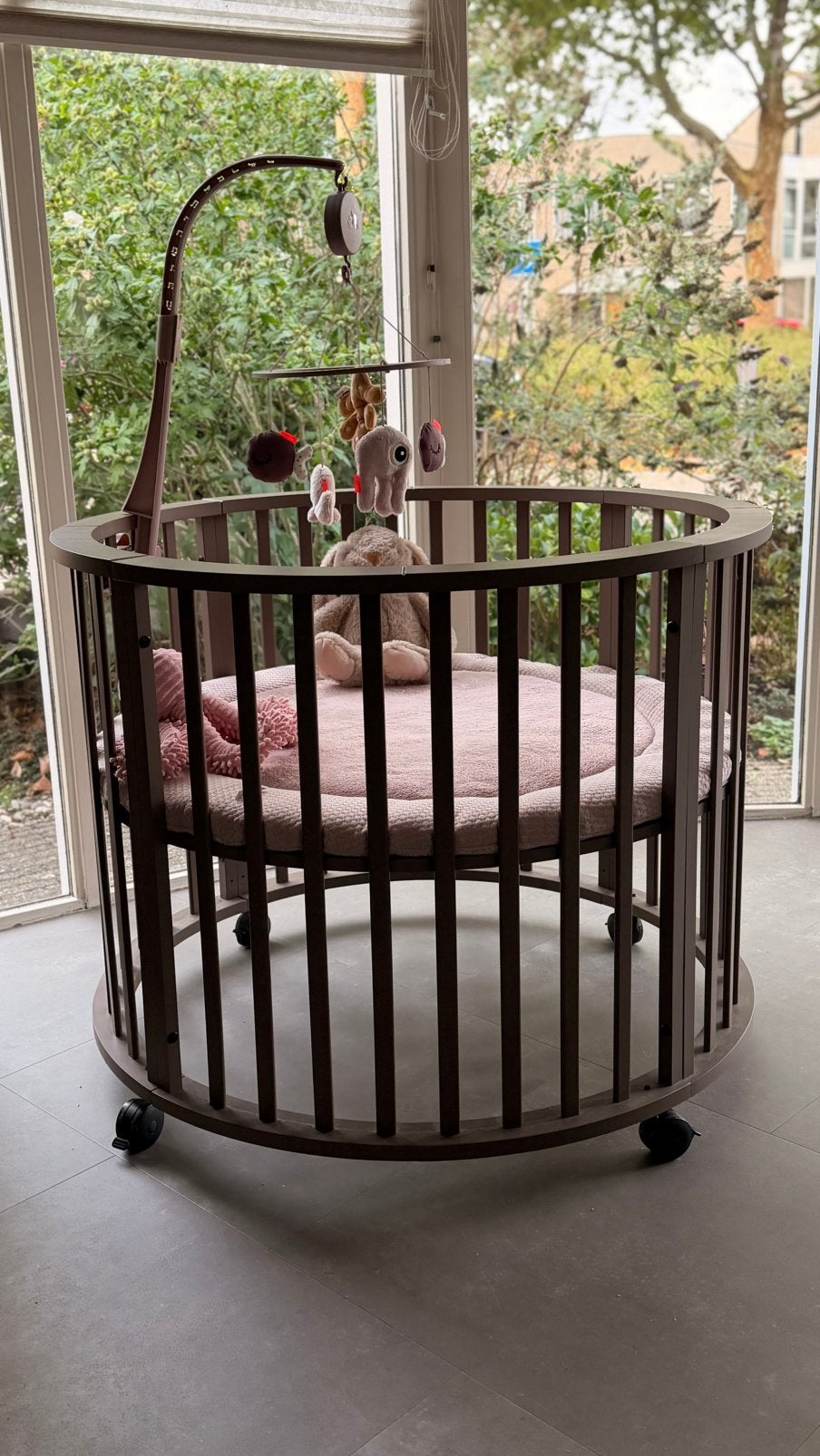 Ronde baby box met boxkleed., Ophalen, Gebruikt, Rond, In hoogte verstelbaar
