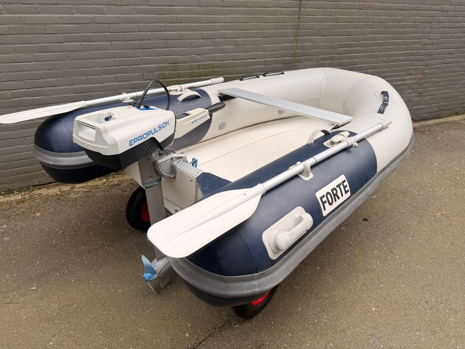 Stoere RIB met elektrische motor (4pk), dekzeil en trailer, Watersport en Boten, Elektrisch, Zo goed als nieuw, Buitenboordmotor