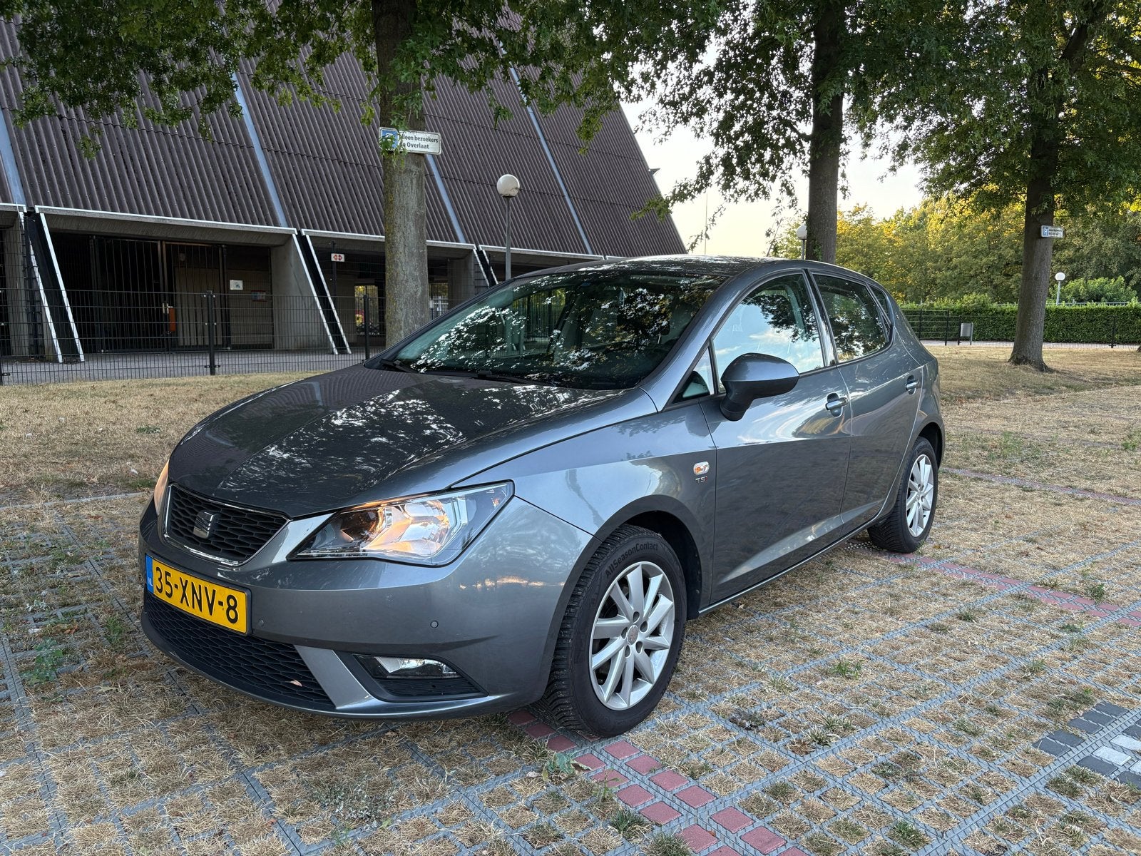 Seat Ibiza 1.2 TSI 77KW 5DRS 2012 Grijs, Auto's, Seat, Voorwielaandrijving, 40 €/maand, 995 kg, Ibiza