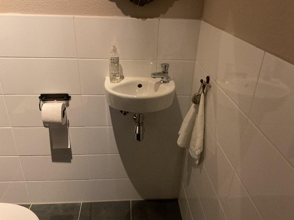 Wasbak wit gerberit voor toilet compleet, Doe-het-zelf en Verbouw, Ophalen, Zo goed als nieuw, Steen, Wastafel