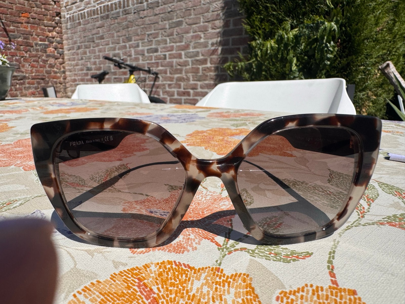 Prada zonnebril - Bruin/beige tortoise, Ophalen, Zonnebril, Zo goed als nieuw, Prada