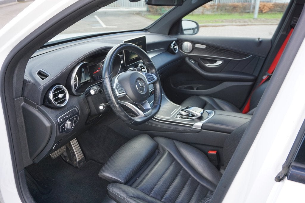 Mercedes-Benz GLC 300 4MATIC l AMG line l 245 PK l Panoramad, Automaat, 12 maanden, Gebruikt, 4 cilinders